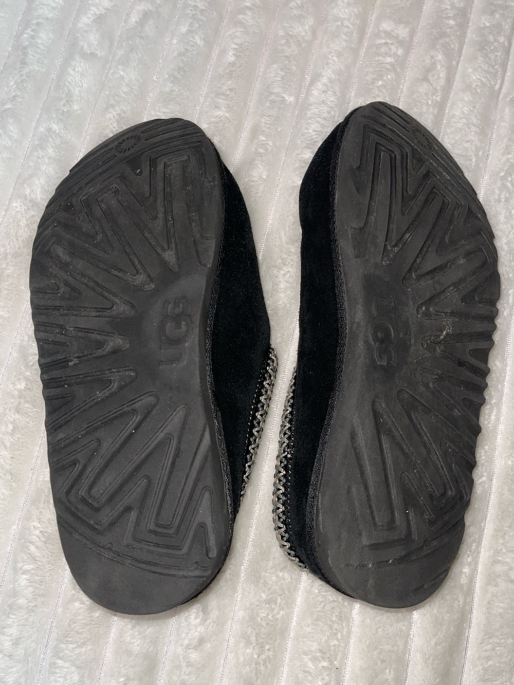 UGG Tasman Slipper II | Size 6 Kids - Picture 7 of 10